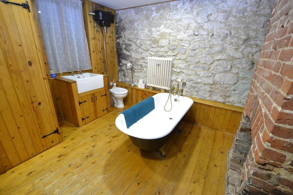 The Hive 4 Bed House Pool Table Air-Con Villa Maidstone Dış mekan fotoğraf